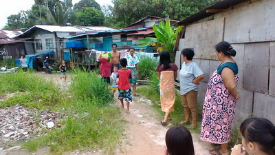Dengan sumbangan yang sedikit kita dapat menyatakan bahawa kita mengasihi mereka seperti Yesus mengasihi kita. Kunjungan keluarga3